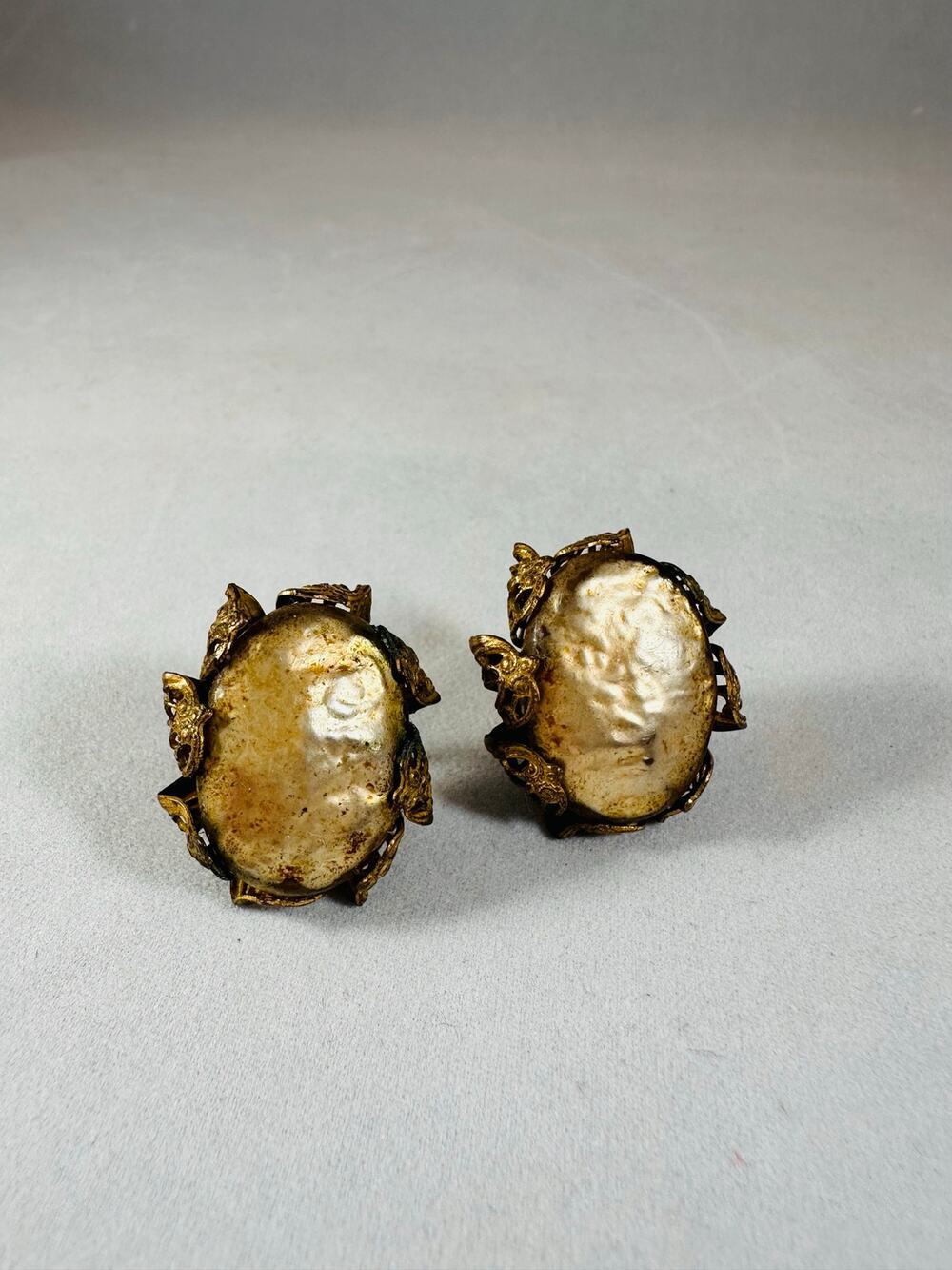 Vintage Miriam Haskell Faux Baroque Pearl Clip Earrings Gold Tone Filigree 1"